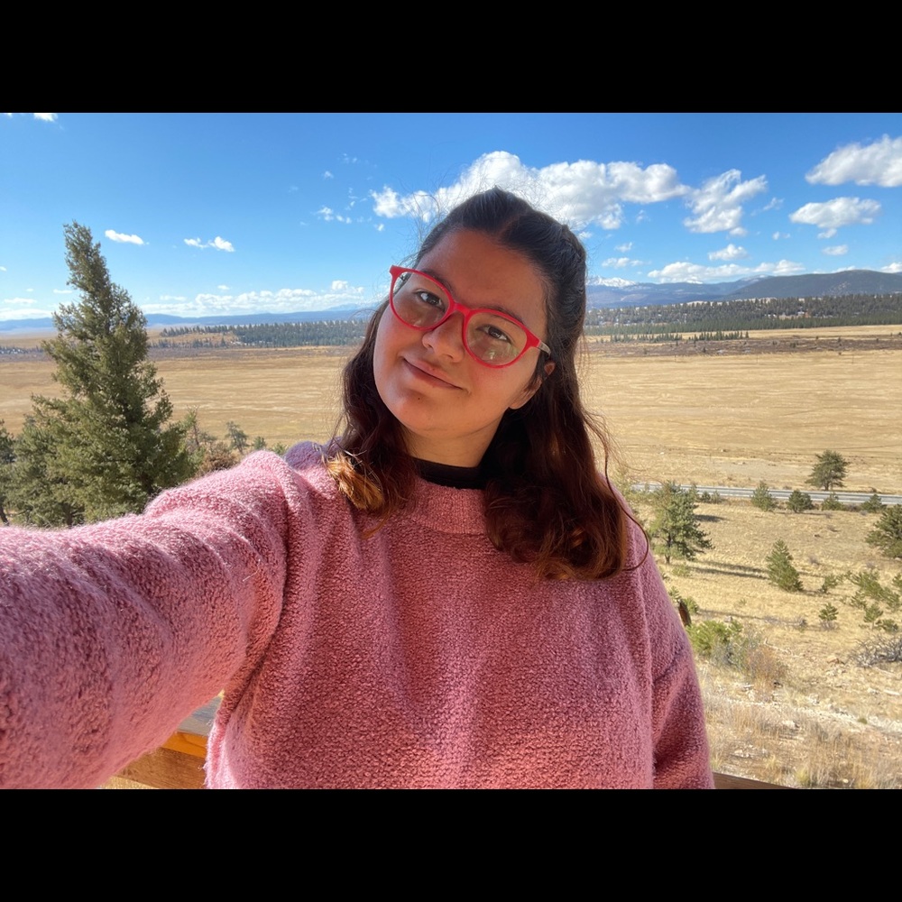 Meet your Posher, Ayelen